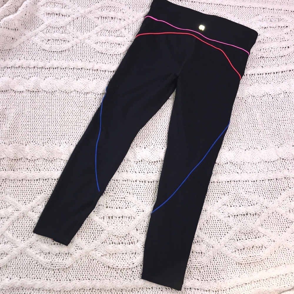 🚫SOLD🚫 NWOT GapFit blackout technology leggings - Picture 13 of 13